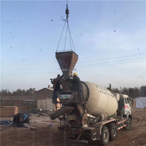 荔波县“精准瞄准”—— 吊车的 “定位导航” 技术